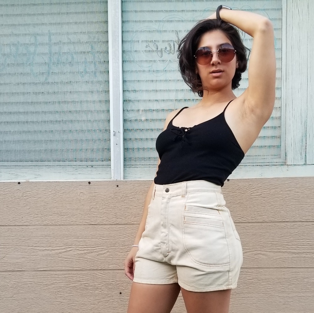 🍊🌞VINTAGE HIGH-WAISTED DENIM SHORTS🌞🍊